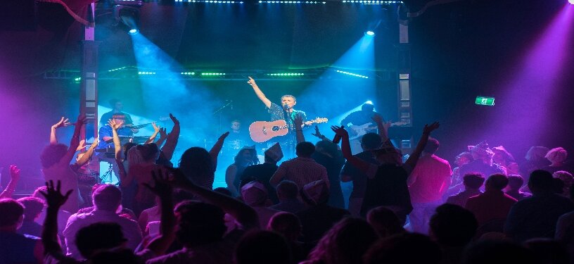 Peter Combe and The Clicketty Cane Band (4.5 stars)